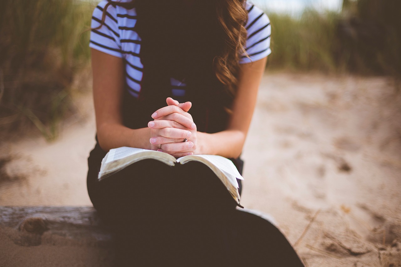 20 Bible Verses About Anxiety to Calm a Worried Heart